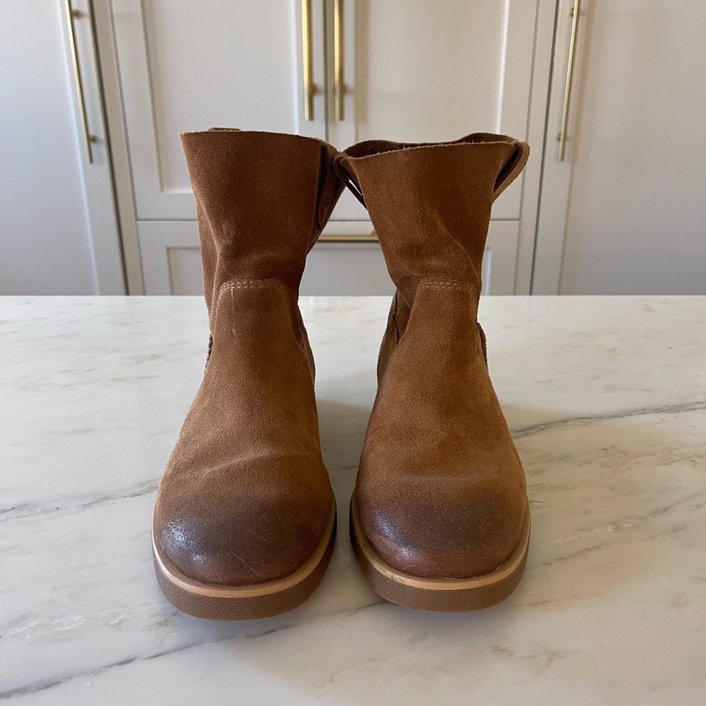 UGG Slouch Short Boots Booties, Sold Out!, Chestnut Suede Leather, Like New - Picture 12 of 15